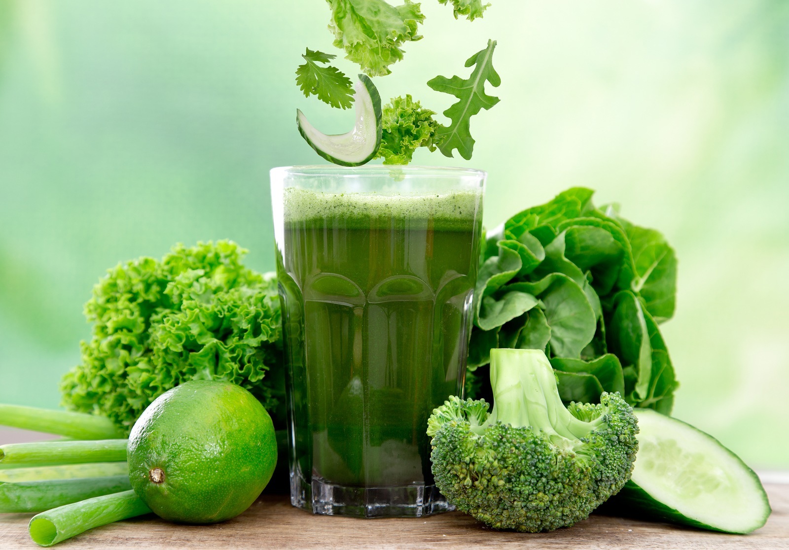 bigstock-healthy-green-vegetable-juice-48815039